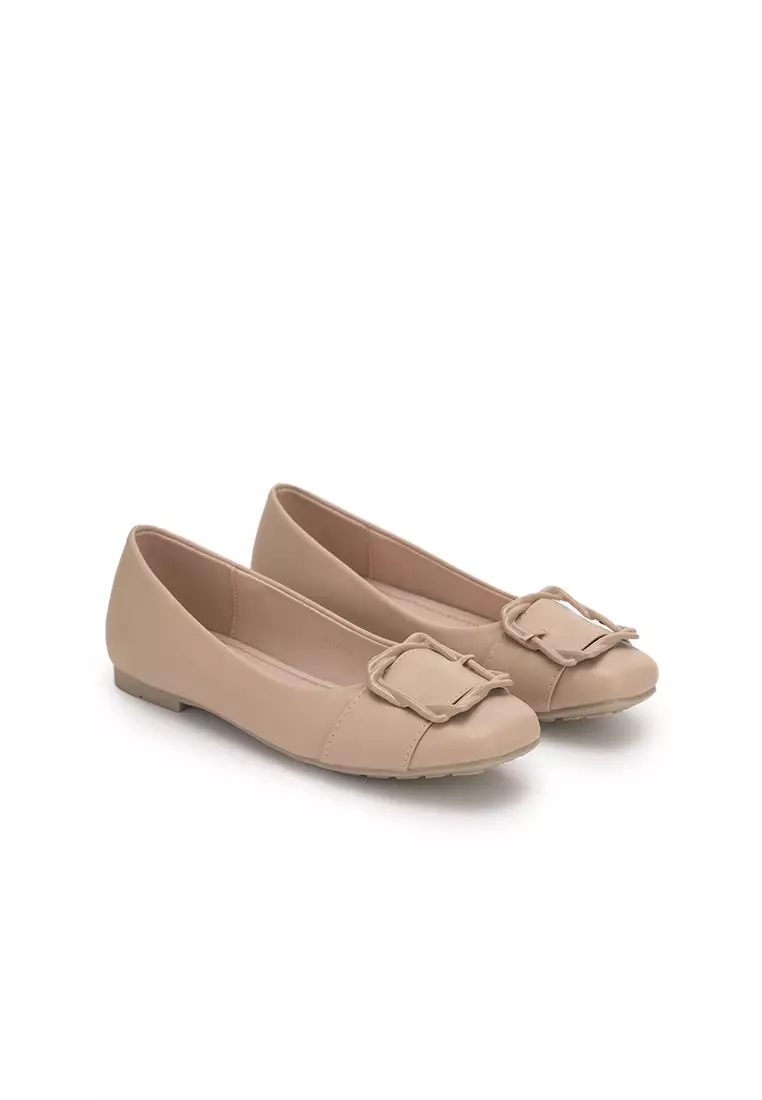 Women's Bryar Strappy Buckled Ballet Flats Bellerinas,Beige
