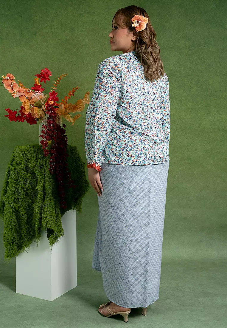 Eryna Plus size Kebaya with Pareo Skirt Set