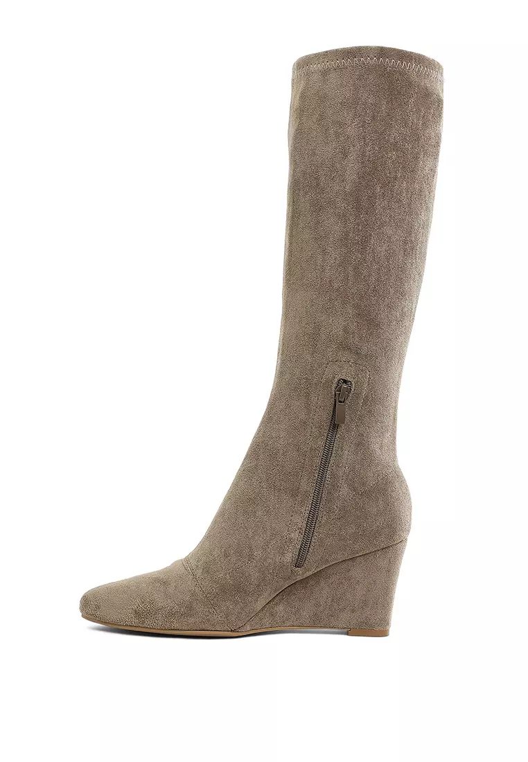 Sepatu bot hak baji mikrofiber warna kelabu kecokelatan