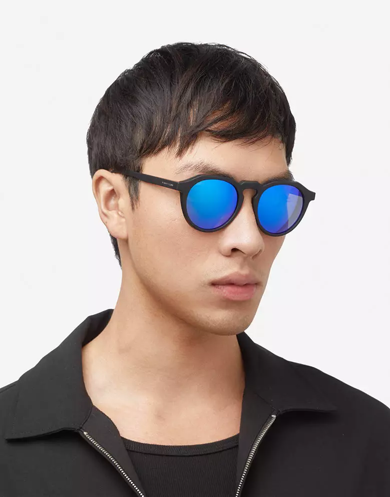 HAWKERS POLARIZED Black Sky WARWICK RAW. Sunglasses for Men and Women, Unisex. UV400 protection. Official product designed and made in Spain. HWRA21BLTP