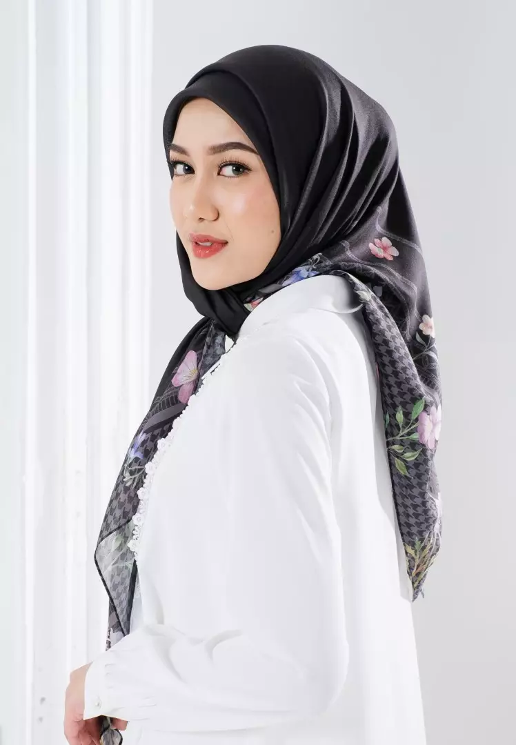 NUWARA Print Scarf Black - Kerudung Hijab Segiempat Motif With BOX - Bahan Nesla - Ukuran 115x115