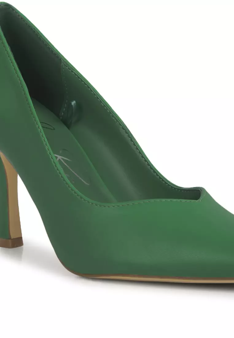 Sepatu hak stiletto berujung runcing warna hijau