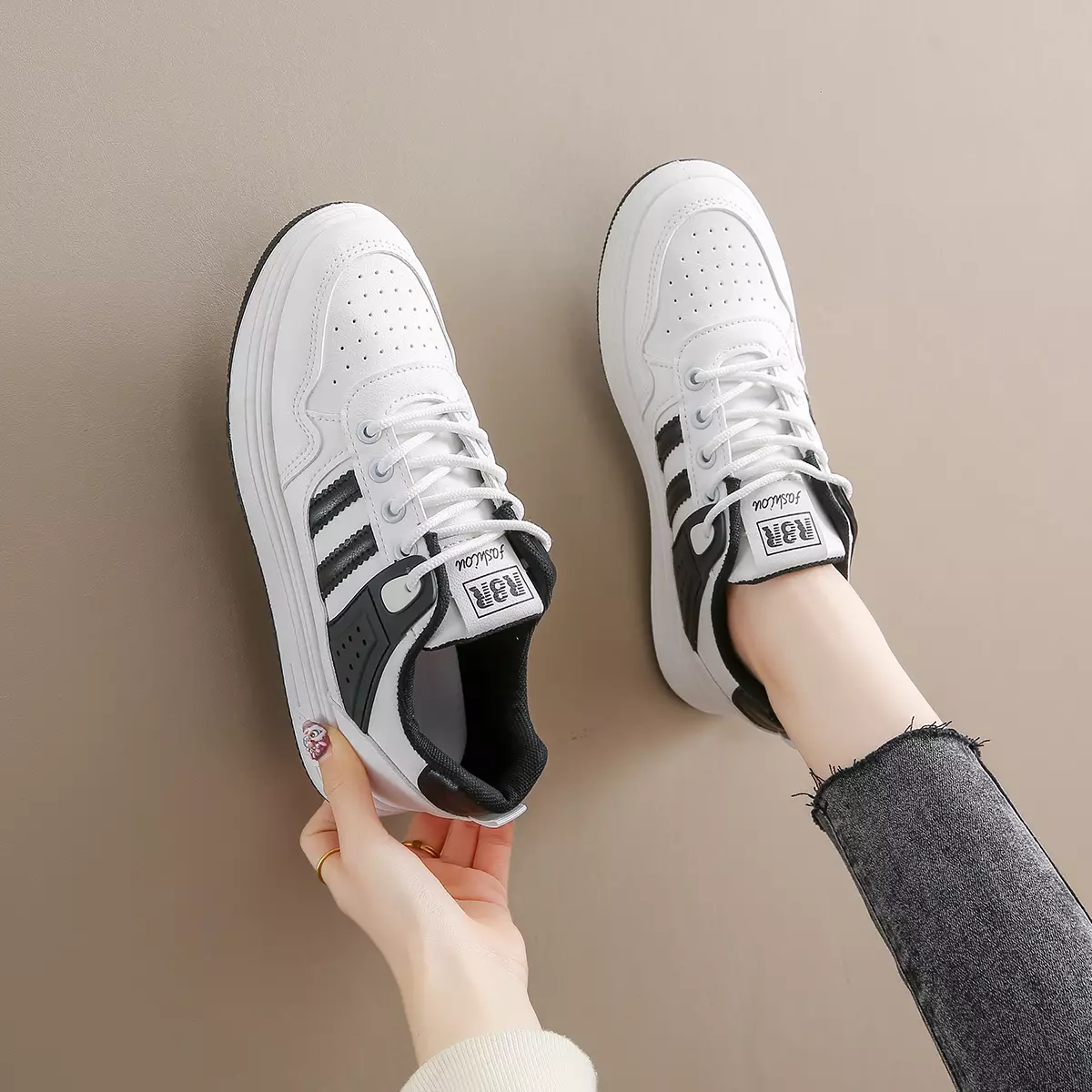 Sepatu Kasual Cewek Sneakers Wanita Ringan Nyaman Dipakai SS102