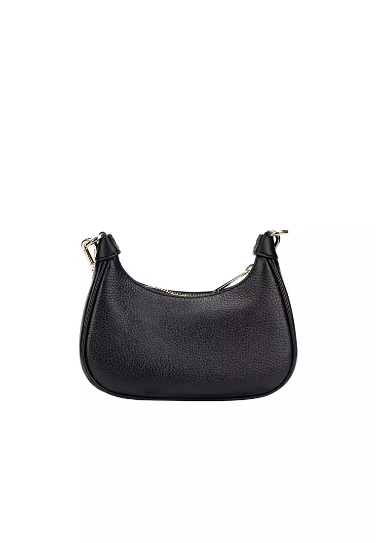 Michael kors little best sale black bag