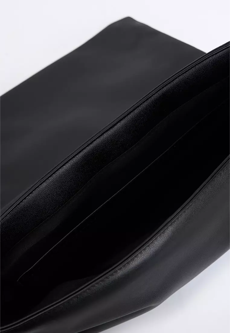 Dress Code Messenger Bag