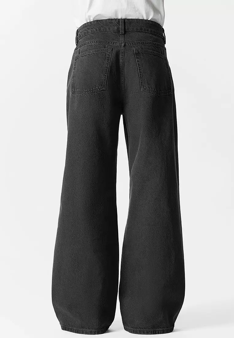Relaxed Wide-Leg Jeans