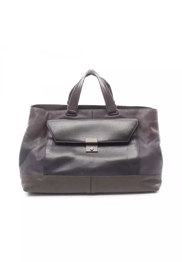 バッグ BOTTEGA VENETA INTRECCIATO LEATHER BAG Bottega Veneta just dropped new bags and they come with some new