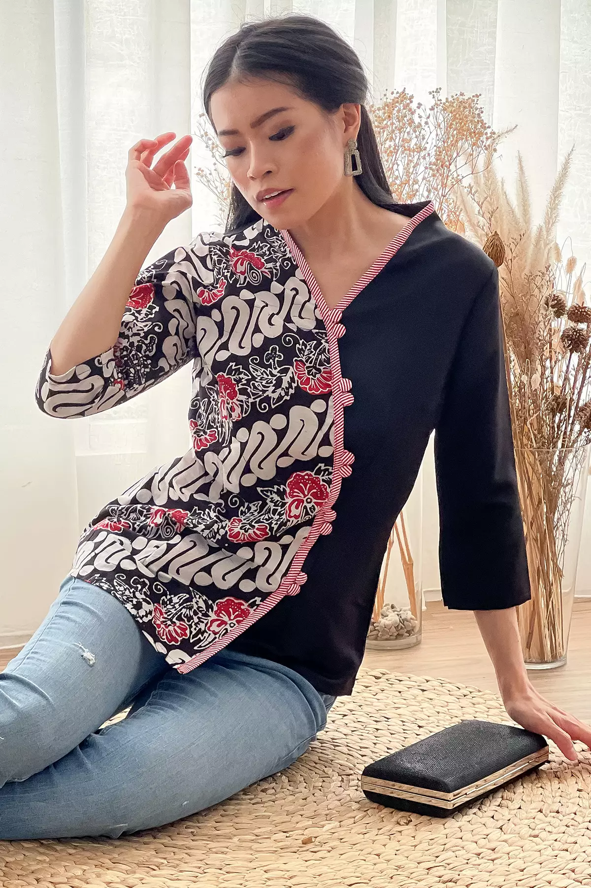 Putri Bekhusek Lereng Abang Blouse Batik