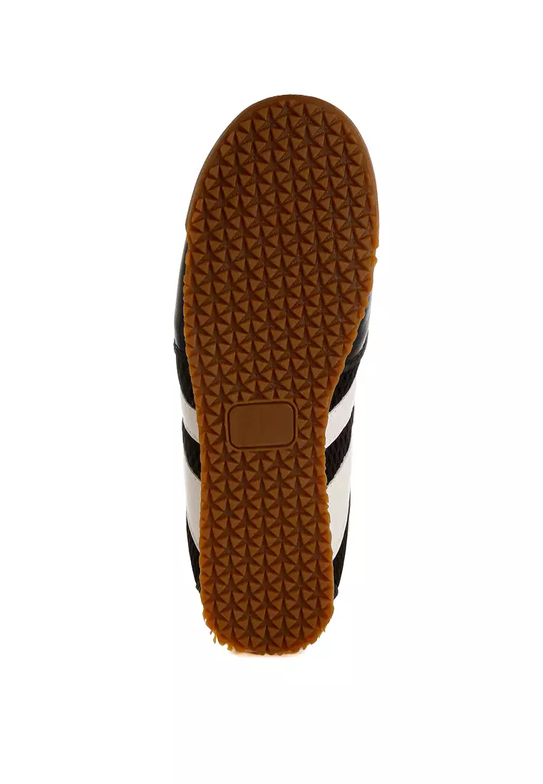 Sepatu Kets Bertali Bergaris Kasual Warna Hitam