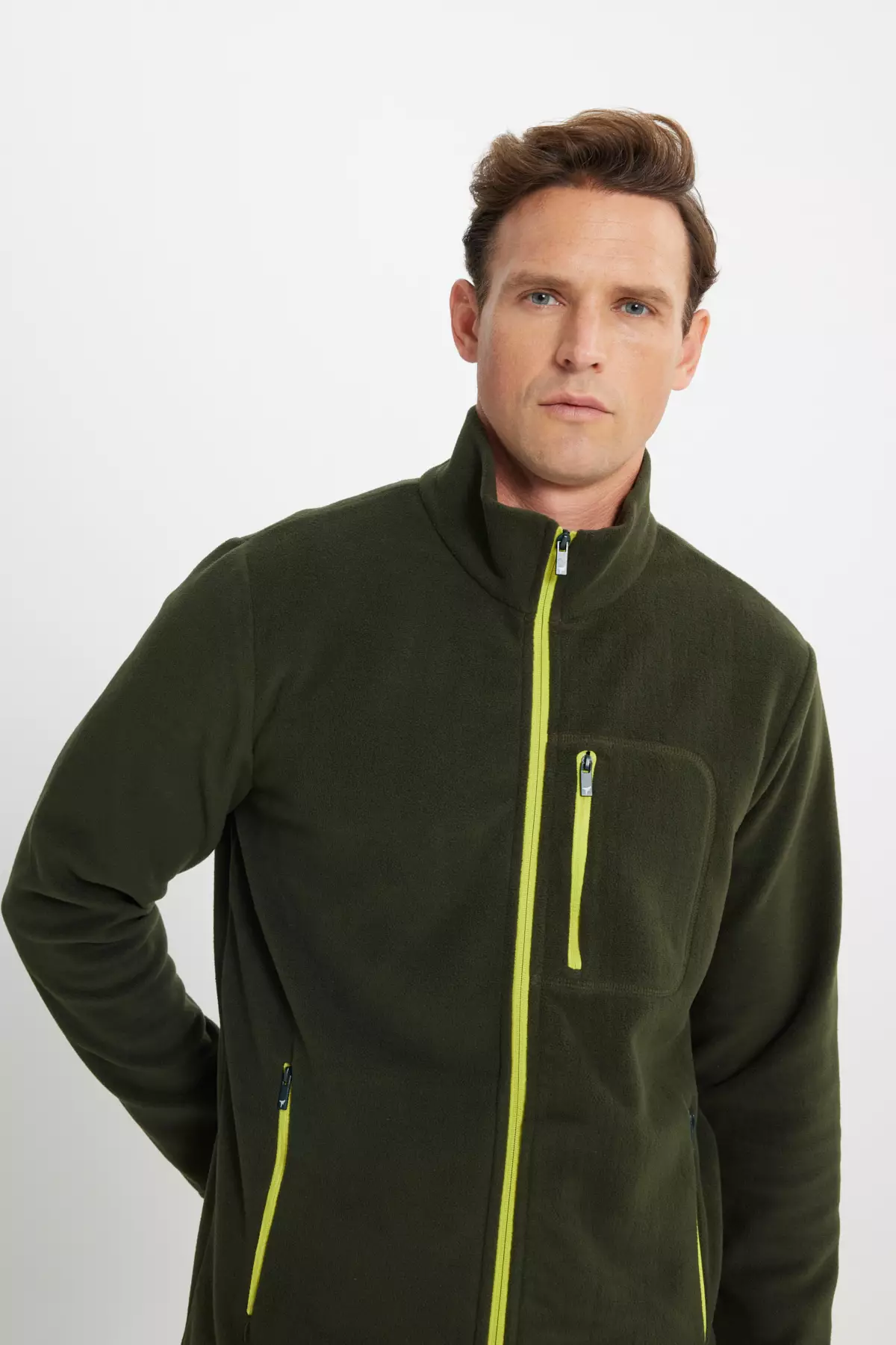Men'S Khaki Standard Fit Regular Cut Stand Collar Pocket Zipper Cold Proof Sweatshirt Fleece Jacket