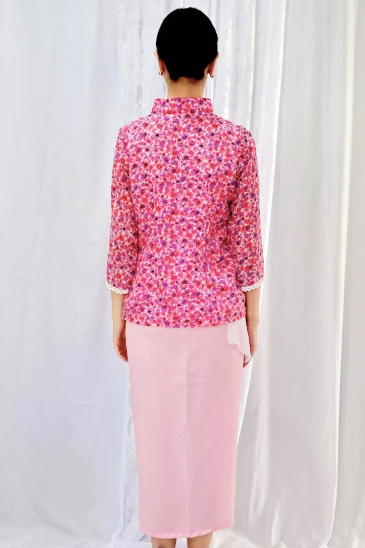 Jeng Dipha Kembangan Pink Kebaya Janggan
