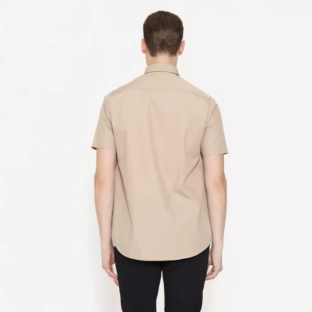 Lawell Kemeja Pria Polos Lengan Pendek Regular Fit – DESMOND-MSRF-SAN | Sand | Easy Care, Wrinkle Resistant