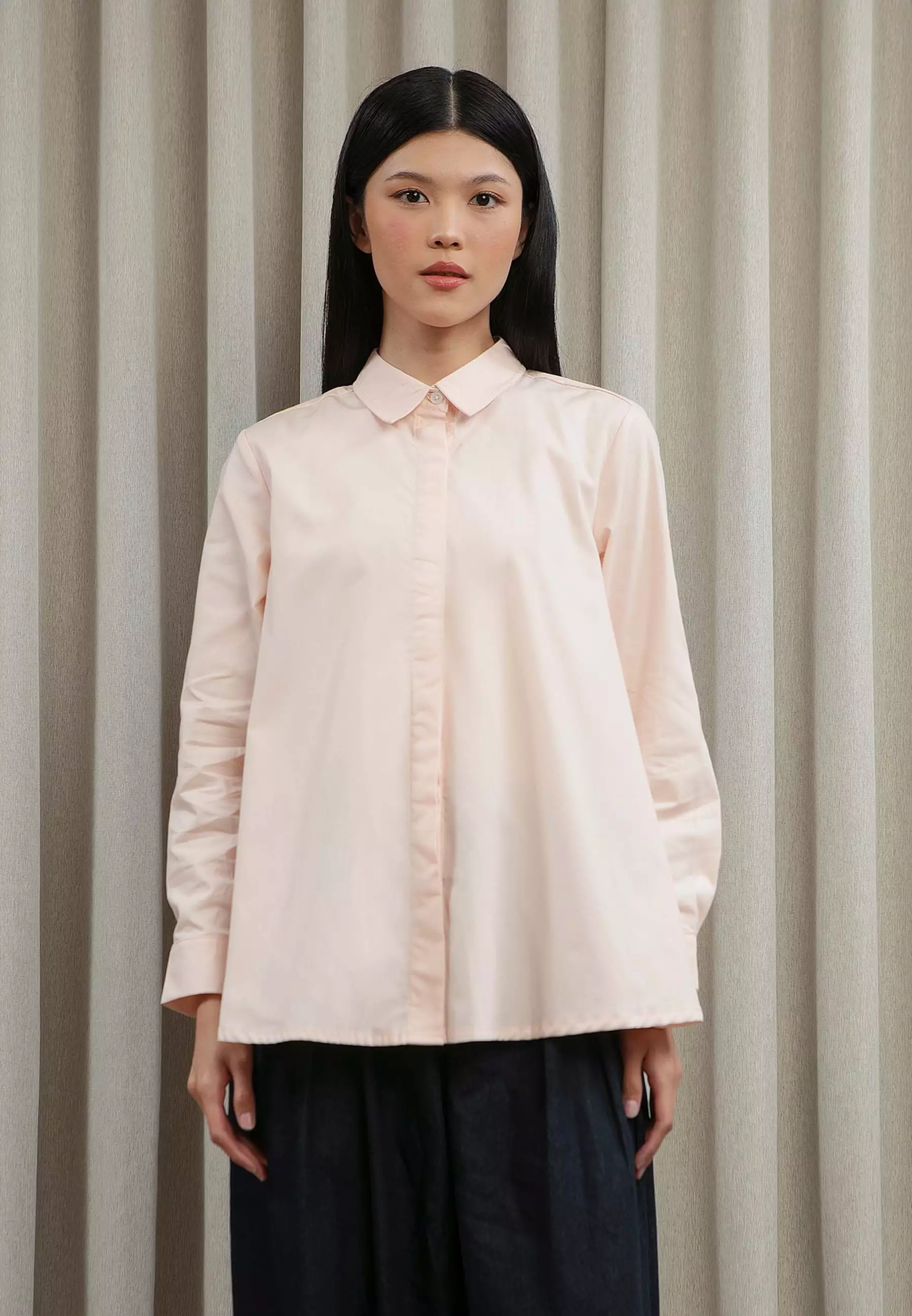 HijabChic x Nabillasyal Gliyn Peach Top - Baju Kemeja Longsleeve Polos Basic Elegan Adem Lembut