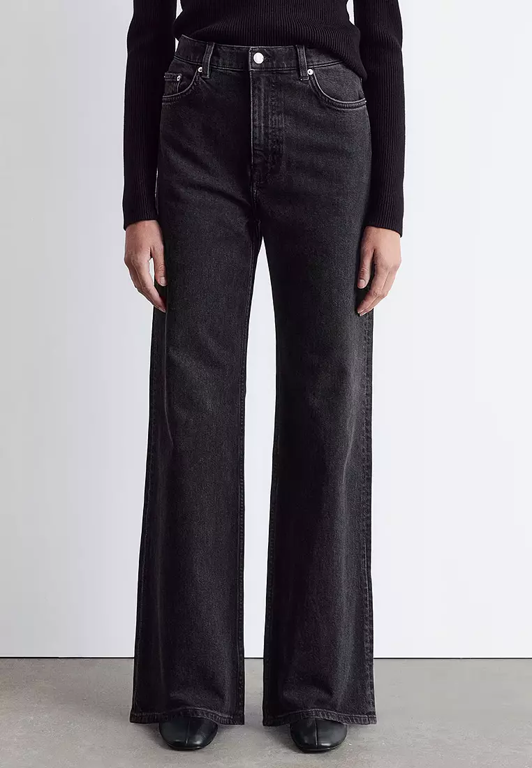 Wide-Leg Jeans