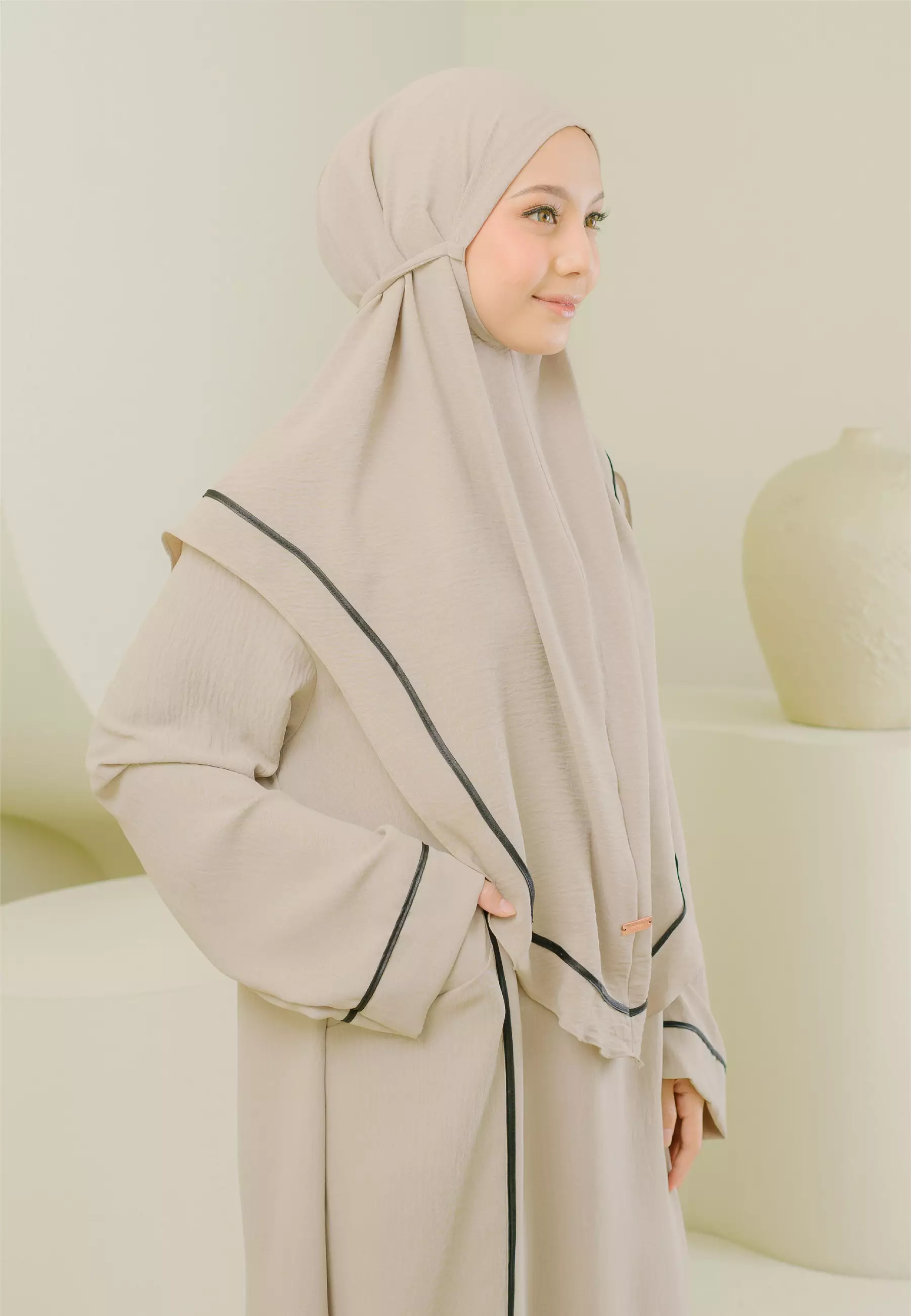 Hanisa Abaya Set Cream Almond