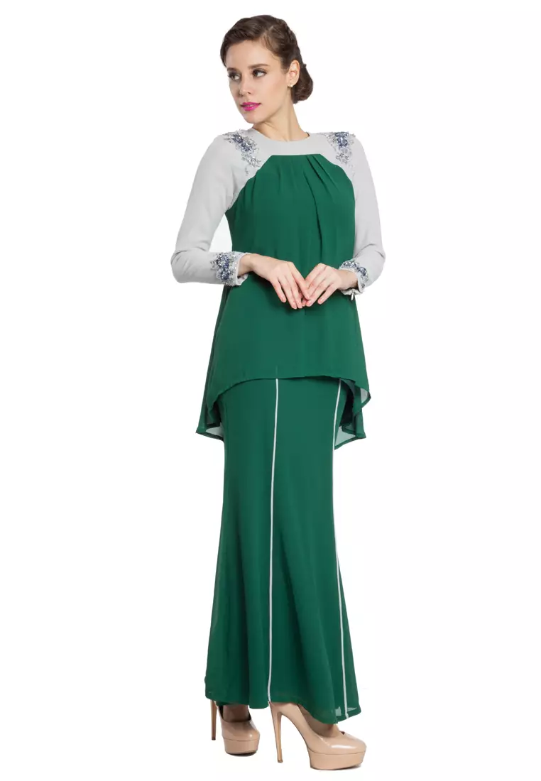 Buy RINA NICHIE COUTURE Falisha Kurung Modern in Emerald Green Online ...