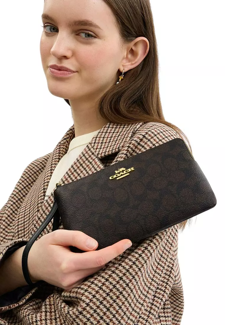 Large Corner Zip Wristlet In Signature Canvas - Walnut/Black