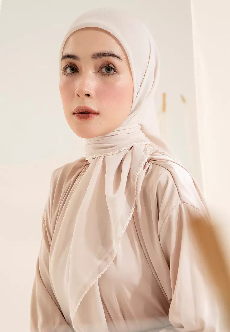 Paris Embroidery Signature Square (Lozy X Hamidah) Cream Almond