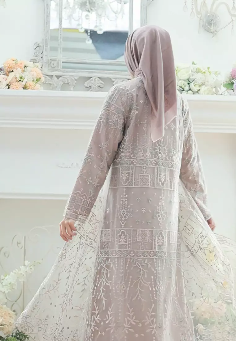 Mosleem Long Dress Broakat With Pearl Detail in Cream By Brilliant Girl Warna CREAM