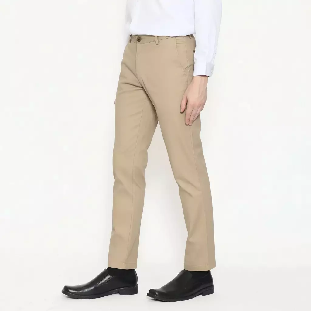 Schoeller Celana Panjang Chinos Pria Slim Fit Cotton Stretch Warna Beige – S.1-CCSF.-O10A-CTS-SF