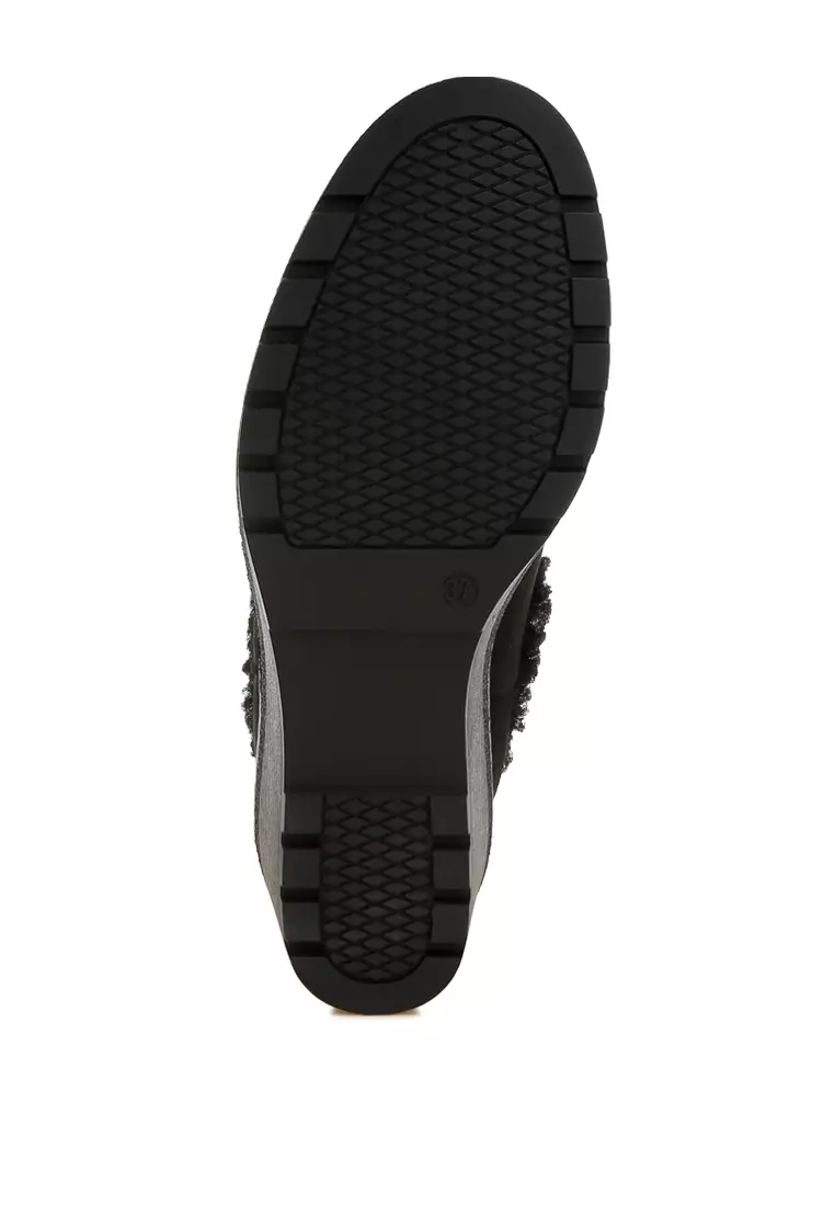 Sepatu Bot Chelsea Berjajar Bulu Palsu dalam Warna Hitam