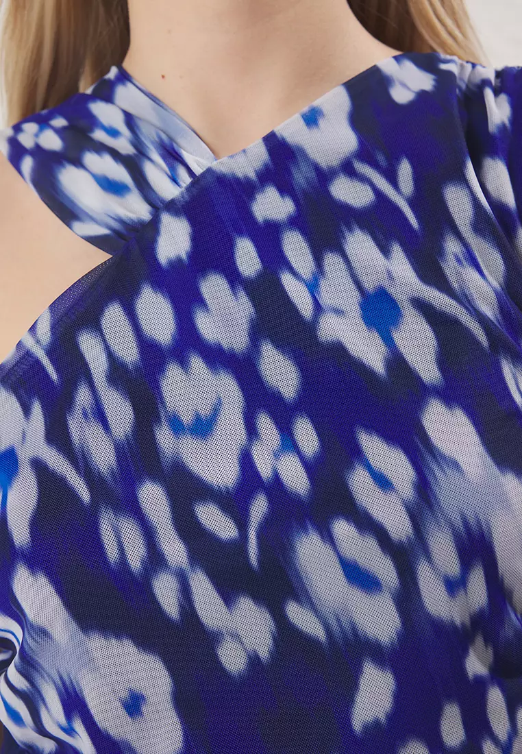 Blue Abstract Printed Asymmetrical Collar Fitted/Fits Body Flexible Knitted Blouse TWOSS25BZ00017