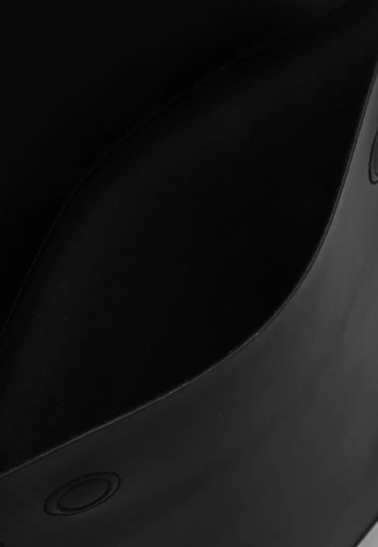 Quenty Sleeve Case Unisex Large Storage Design Elegan Vertical 11 Inch Material Leather ORIGINAL - Black