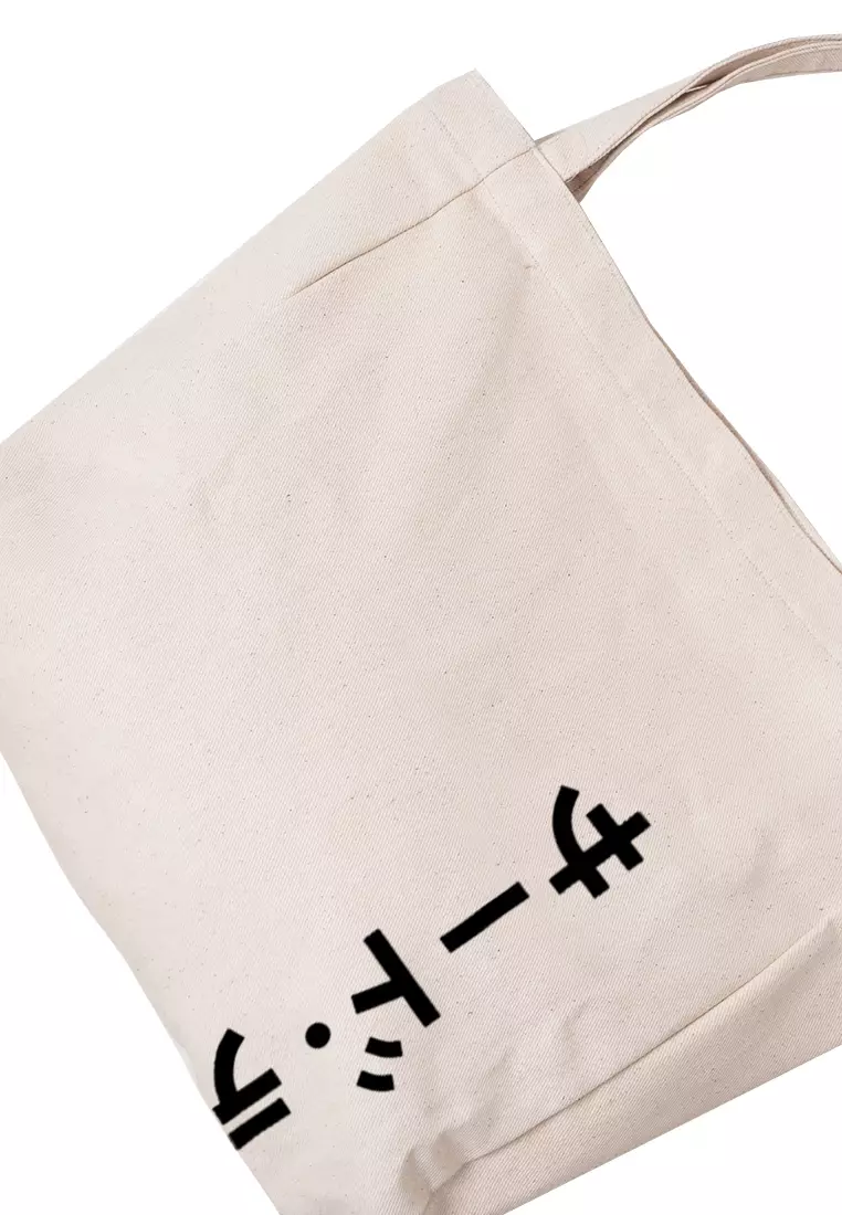 AMC54 Totebag Thirdday Big Katakana Vertikal Broken White