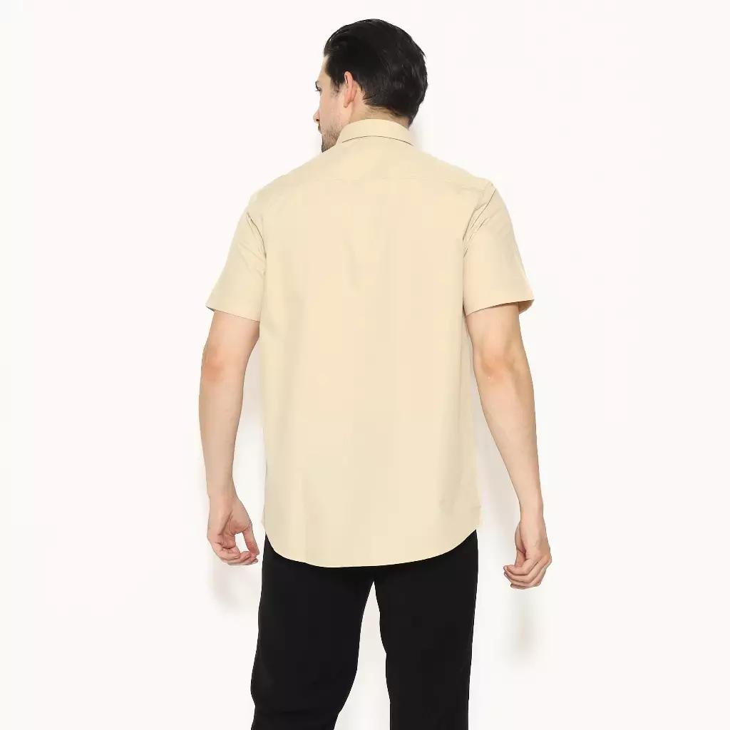 Lawell Kemeja Pria Polos Lengan Pendek Regular Fit – DESMOND-MSRF-CRM | Cream | Easy Care, Wrinkle Resistant