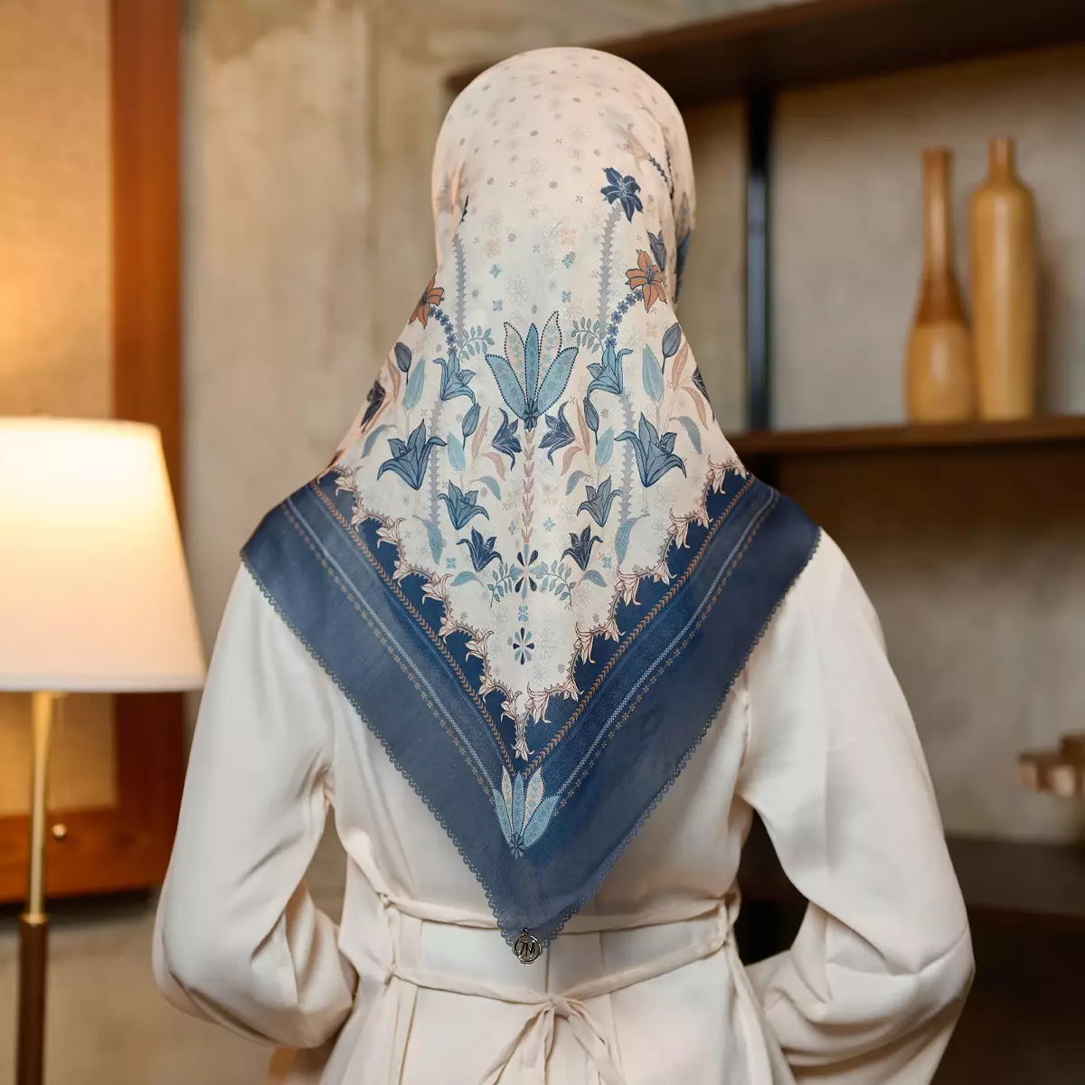 [INCLUDE PREMIUM HARD BOX] ZM Zaskia Mecca - Scarf Syari Primadona Series Lilya Raya Cream 125 | Hijab Premium Square Motif Kerudung Segi Empat