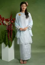 淺藍色