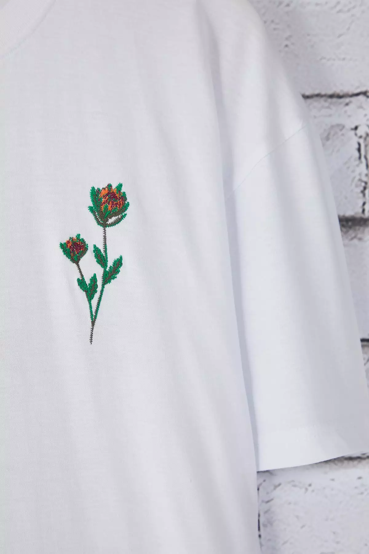 Oversize/Wide Cut Floral Embroidered T-Shirt