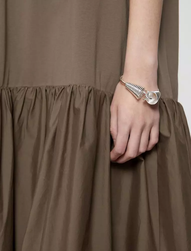 sleeveless dress