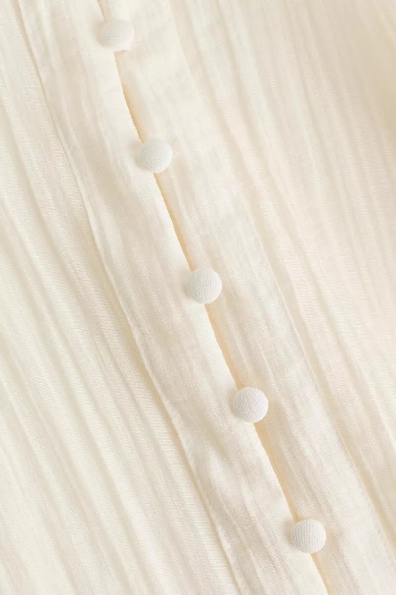 Balloon-sleeved blouse