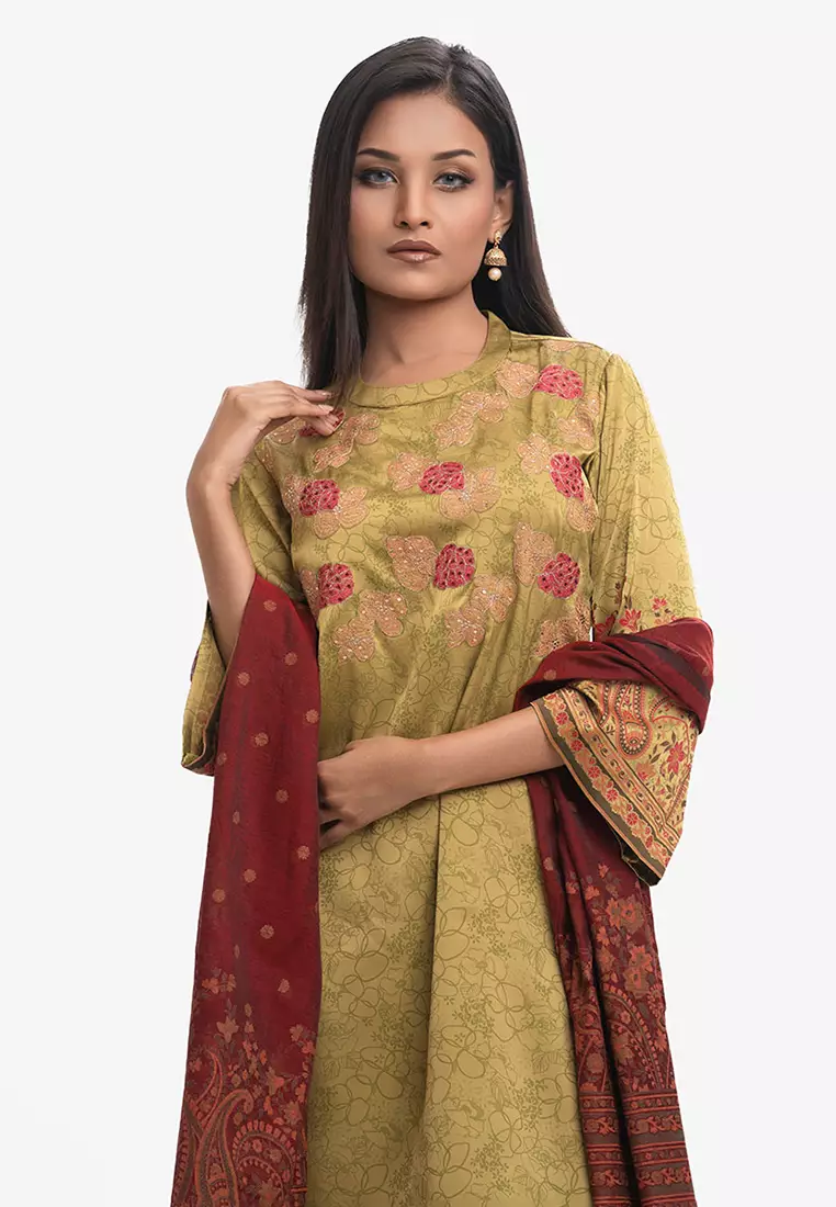 Le Reve刺绣莎丽服套装，搭配哈伦式睡衣