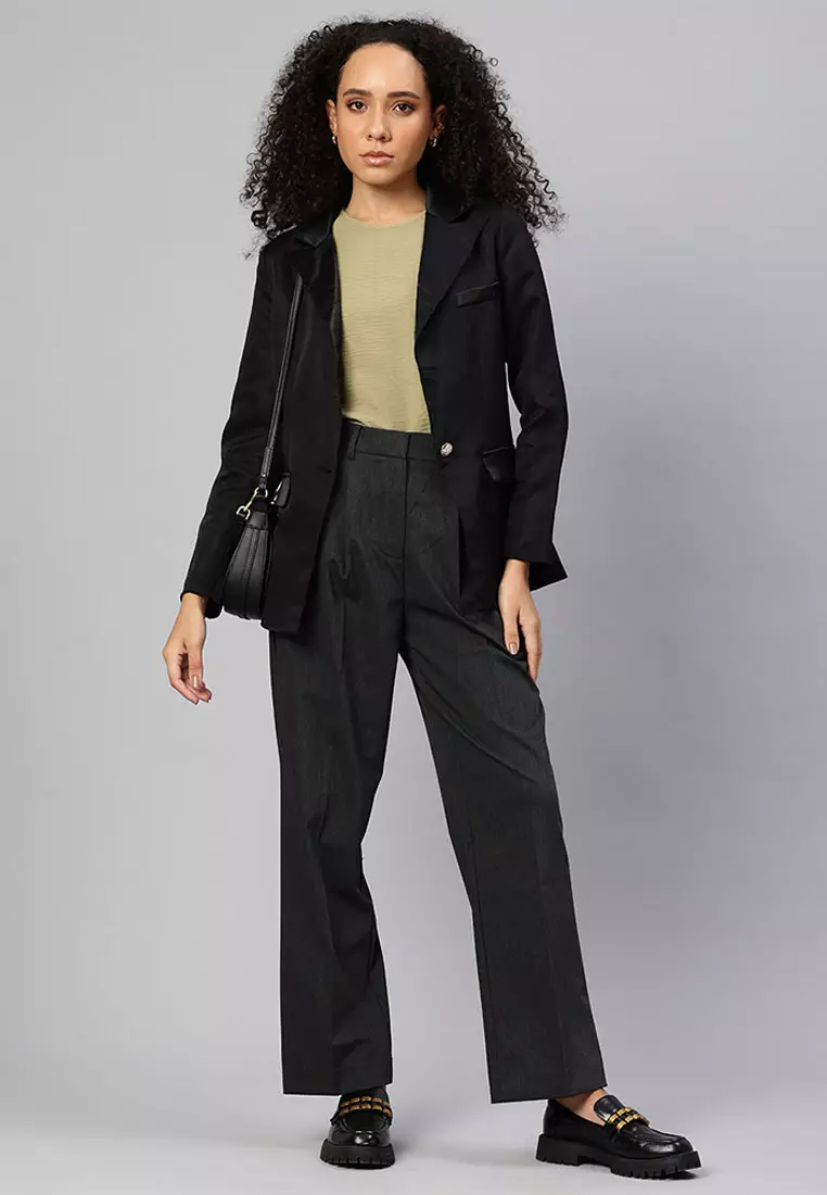 Lapel Collar Buttoned Blazer in Black