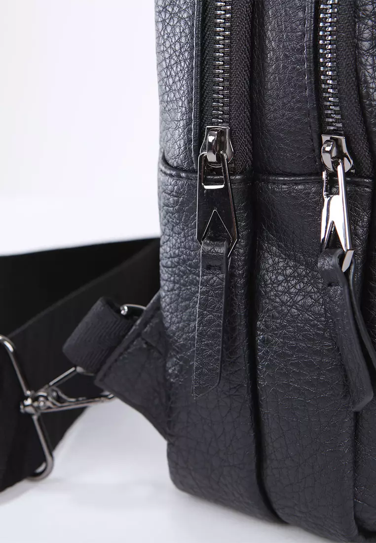 GSB STRAPPED SLING BAG BLACK