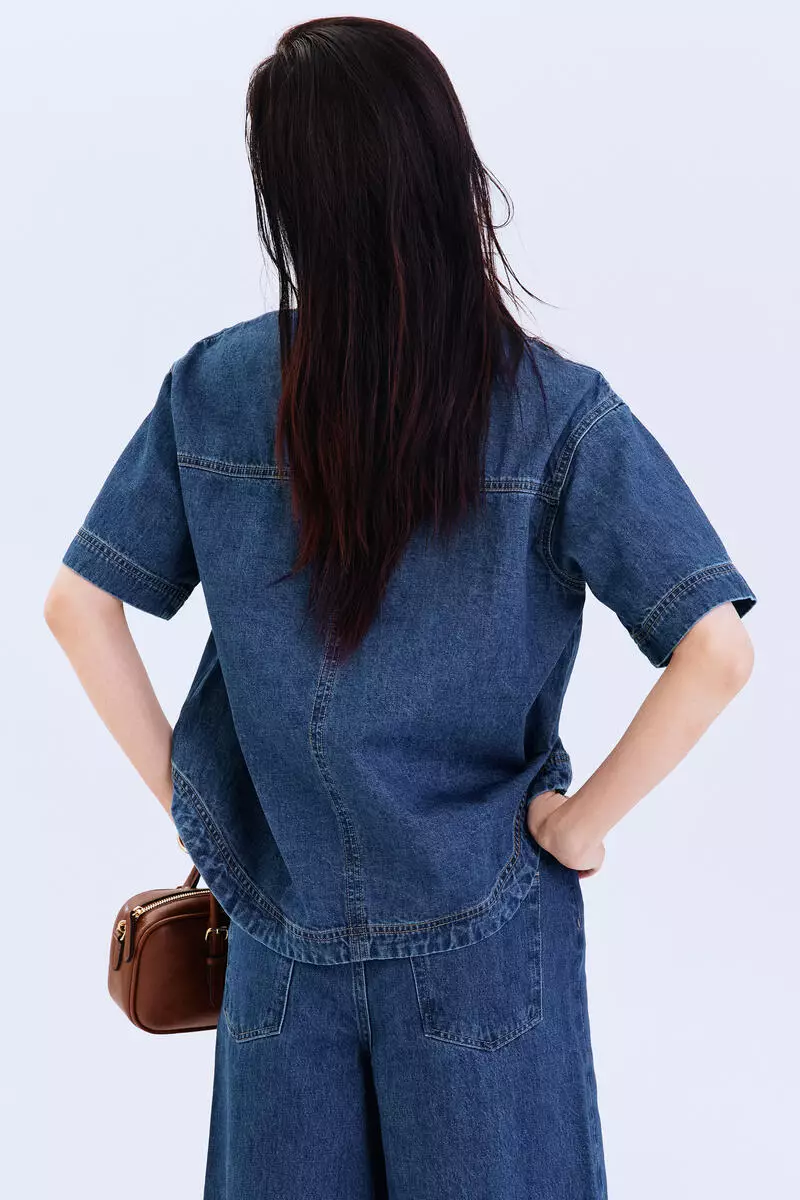 Short-sleeved denim top