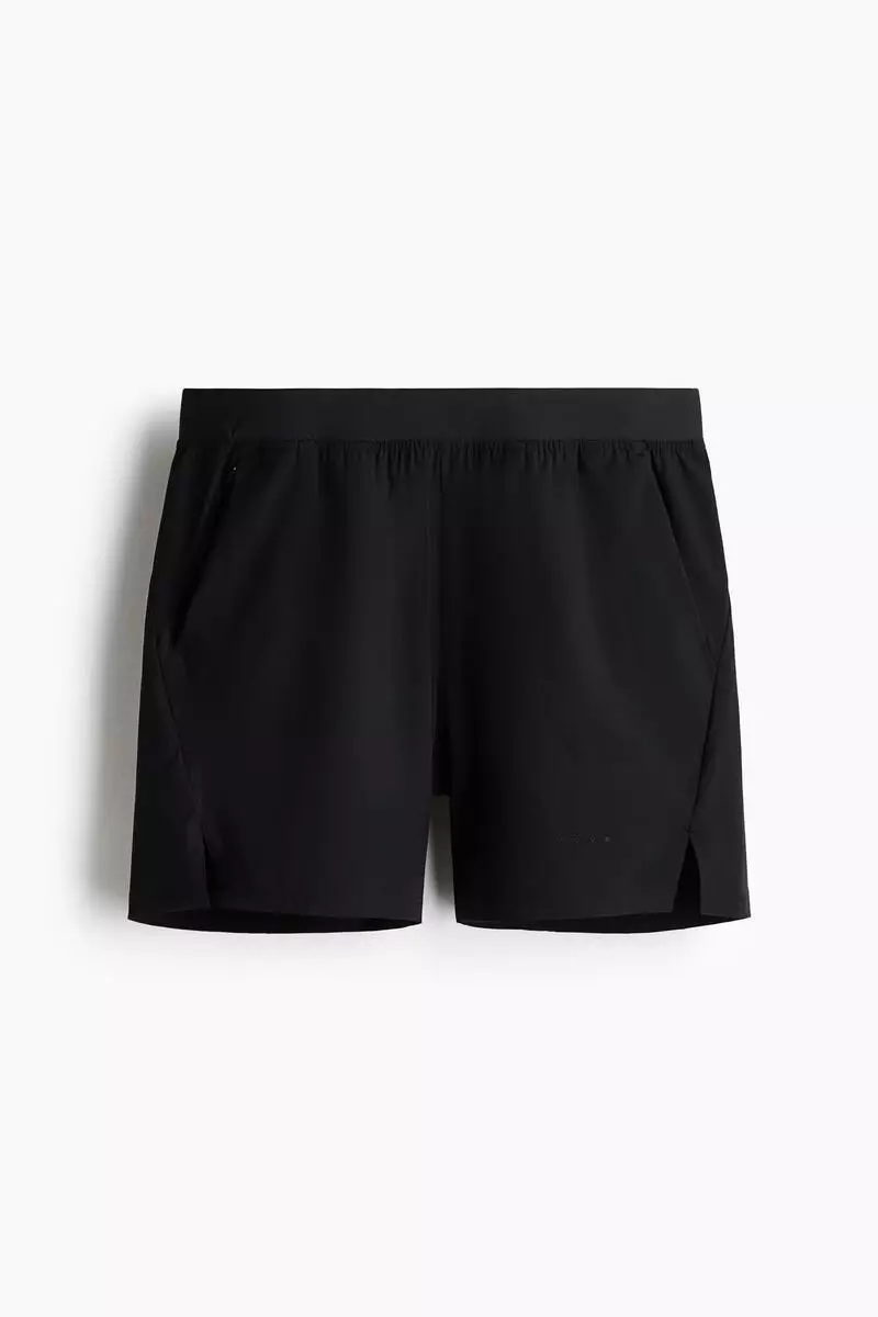 Mid-length sports shorts with DryMove™
