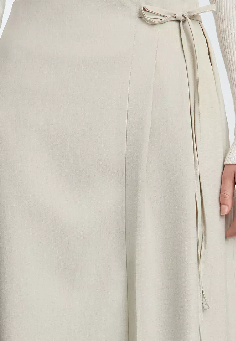 MODEST Pleat Detailed Skirt