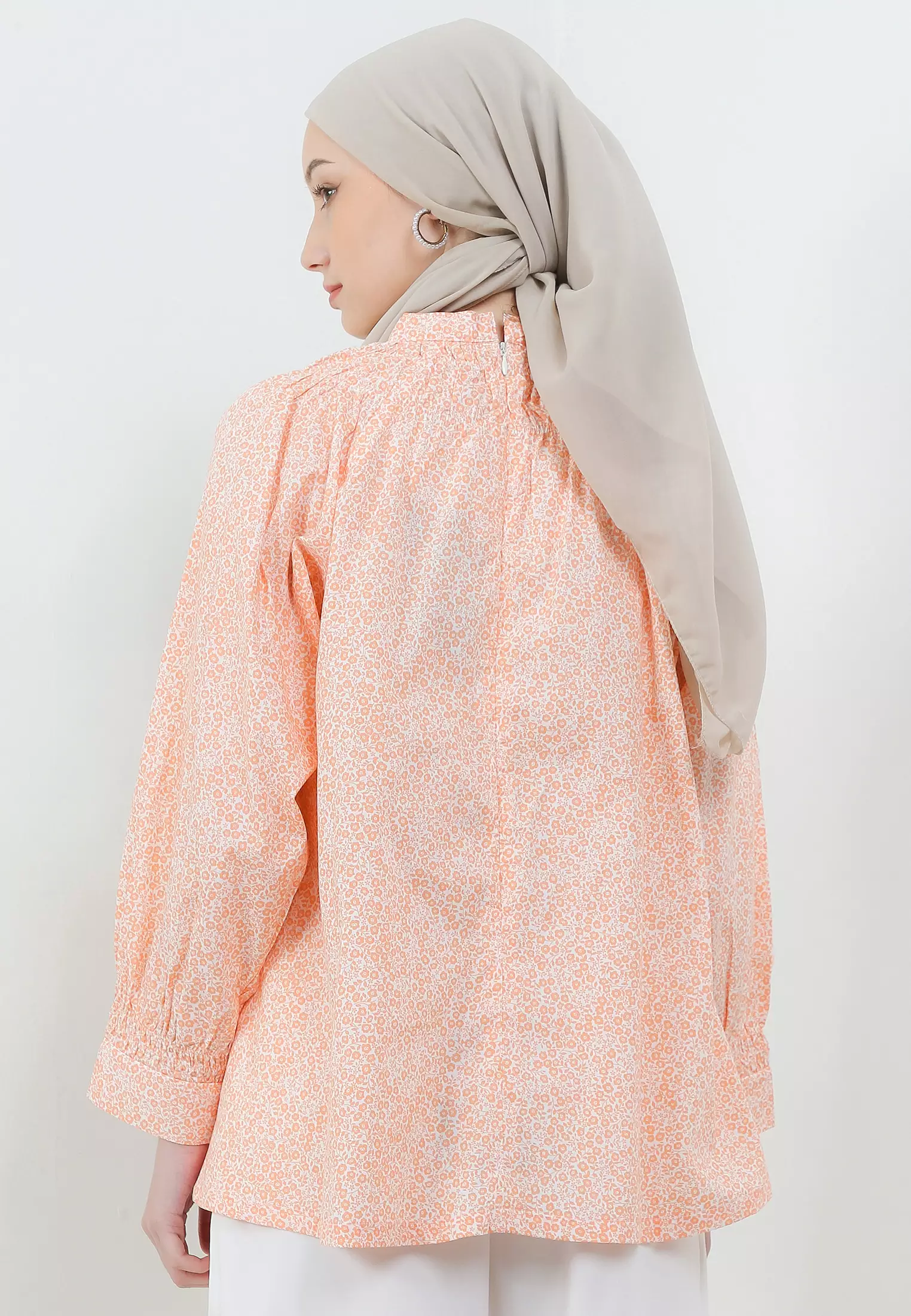 MFMW Glenoska Atasan Blouse Peach Fuzz Motif Bunga