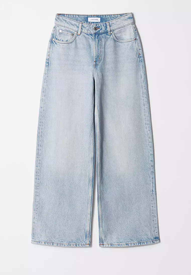 Relaxed Wide-Leg Jeans