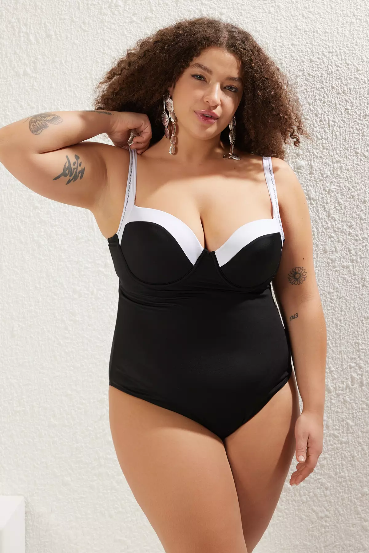 Black Contrast Detail Thick Strap Plus Size Swimsuit