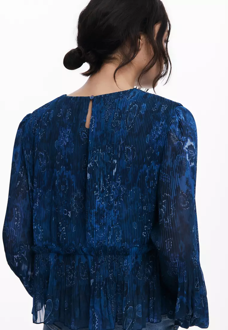 Long-sleeve pleated blouse