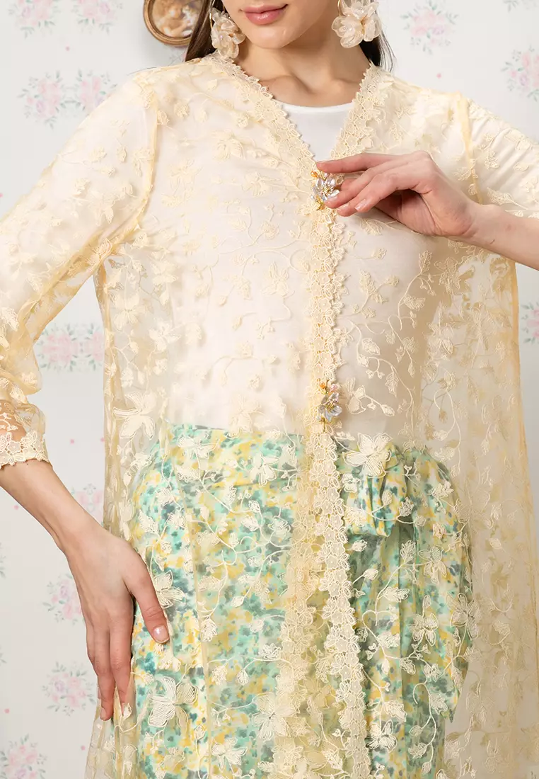 AURA LONG LACE KEBAYA SET