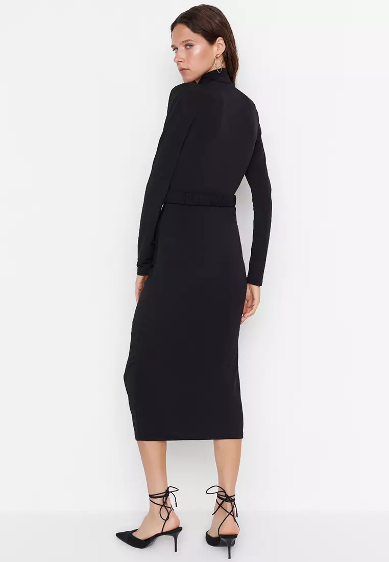 Fitted/Situated Collar Knitted Dress with a Belt