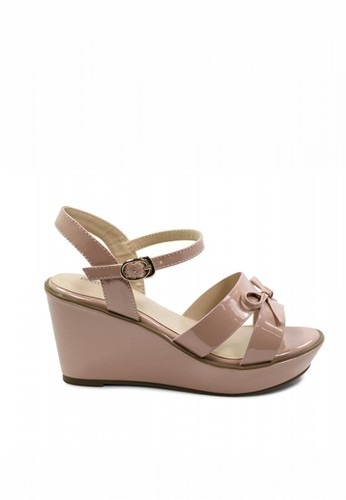 PRETTY FIT beige PATENT BOW STRAPPY WEDGES 9FD6ASHBE28435GS_1