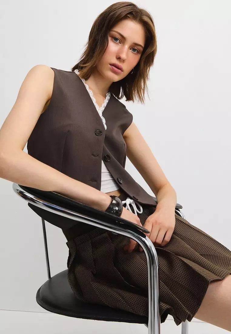 Lace-Hem Detail Vest - Brown
