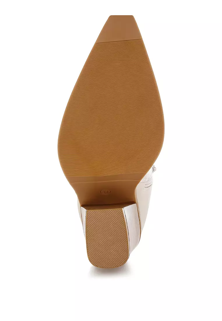 Sepatu bot Chelsea dengan detail bintang berkilauan dalam warna krem