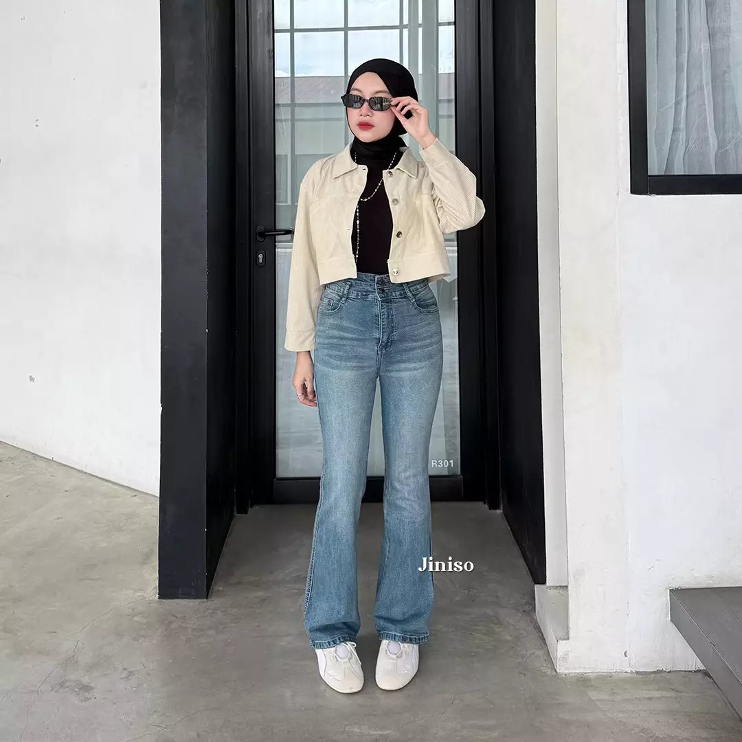 Petite Highwaist Stretch Cutbray Jeans 123 NOIR